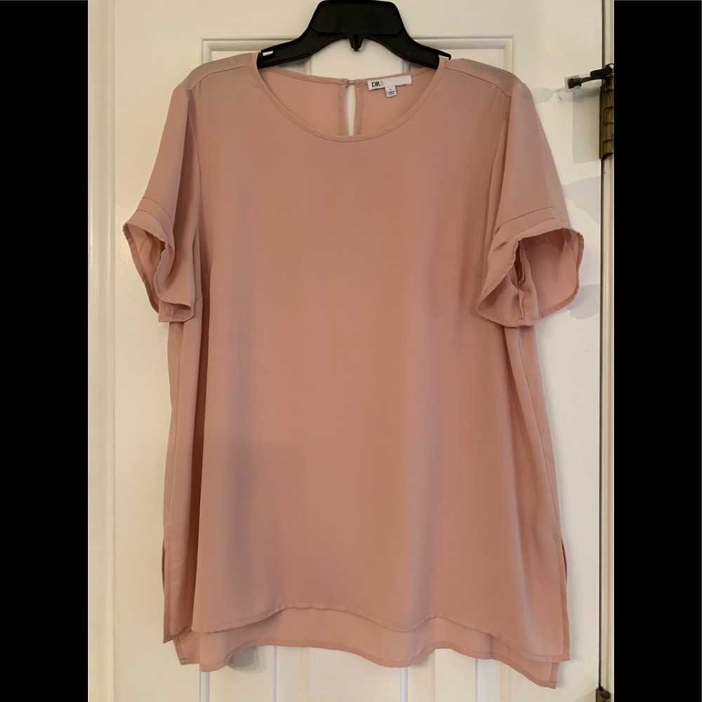 DR 2, Sheer, Soft Blush Colored Tunic
Sz L
Excellent Condition